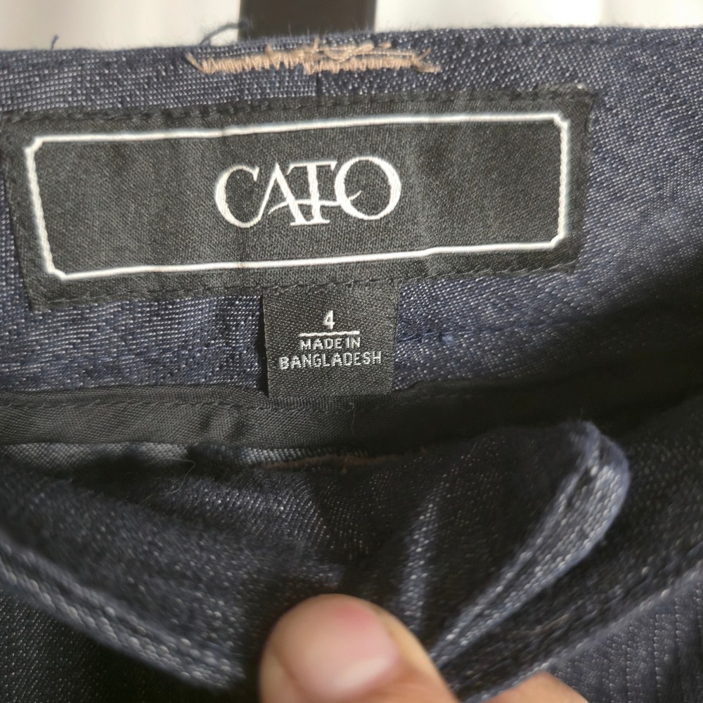 CATO Dark Wash Denim Capris Button Pocket Detail Women's‎ Size 4 Cropped Jeans - Picture 3 of 11